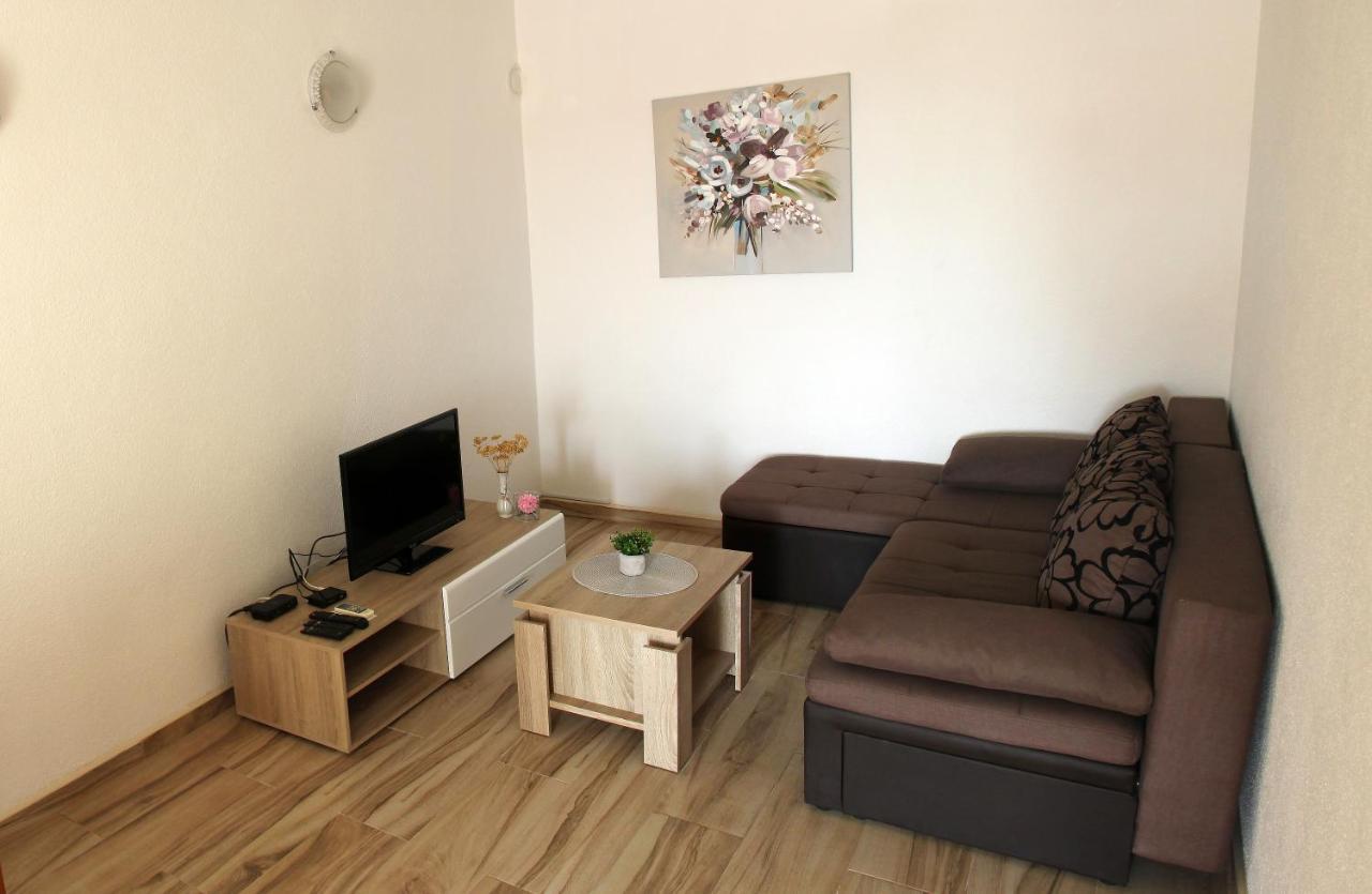 Apartmani Ljubo 普利莫顿 外观 照片