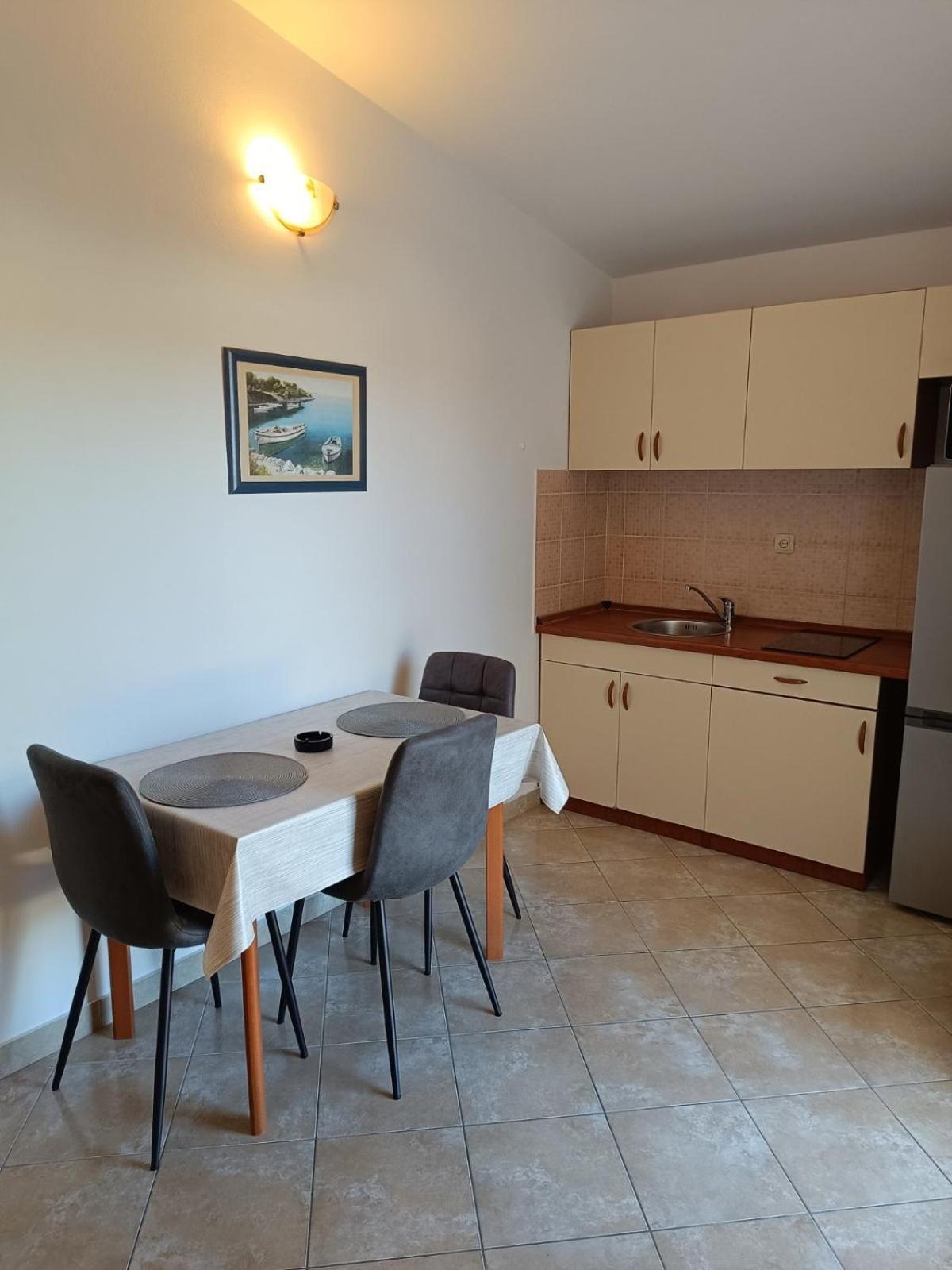 Apartmani Ljubo 普利莫顿 外观 照片