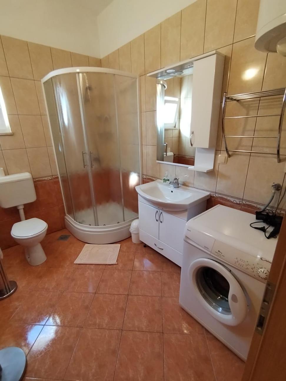 Apartmani Ljubo 普利莫顿 外观 照片