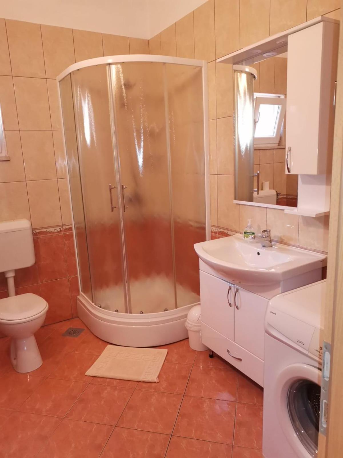 Apartmani Ljubo 普利莫顿 外观 照片